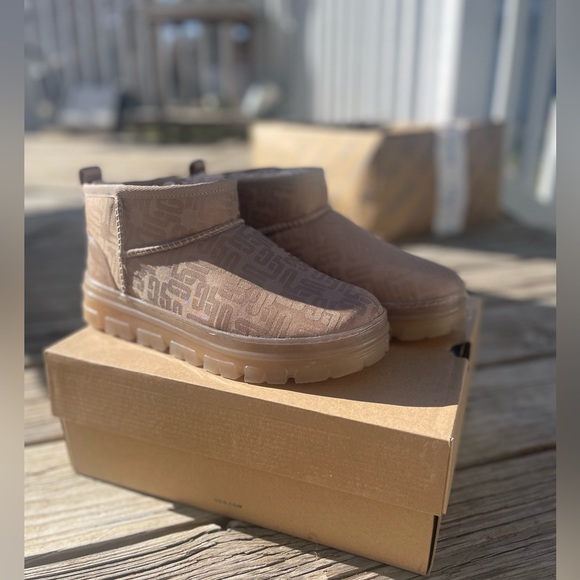 Ugg classic ultra mini boot monogram - Picture 1 of 9